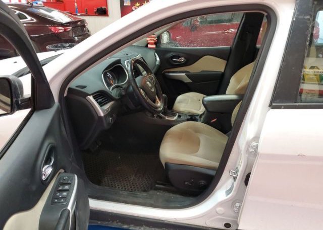 isb556504203-2017-jeep-cherokee_3