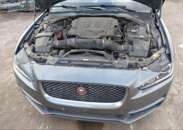 isb624614247-2017-jaguar-xe_10