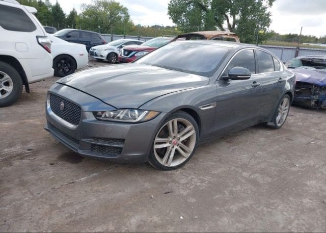 isb624614247-2017-jaguar-xe_2