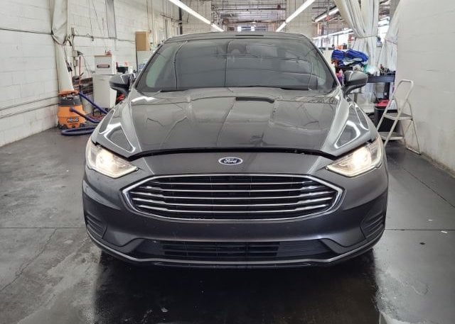 isb632255974-2019-ford-fusion_24