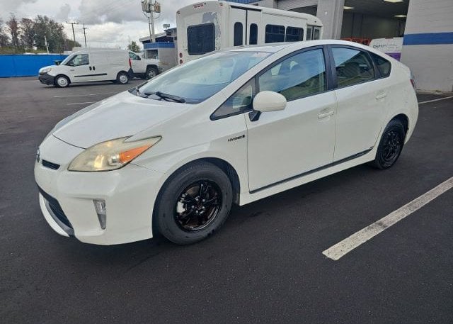 isb661457392-2013-toyota-prius_12