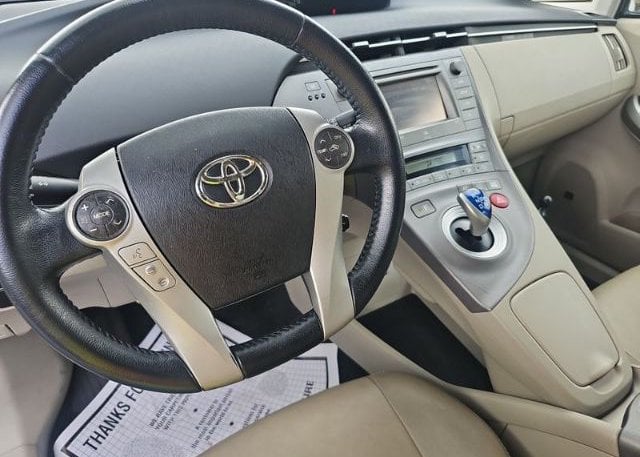 isb661457392-2013-toyota-prius_7