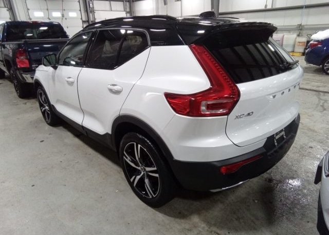 isb681690045-2020-volvo-xc40_11