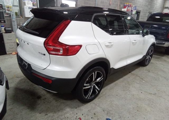 isb681690045-2020-volvo-xc40_15