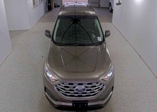 isb717608727-2019-ford-edge_22