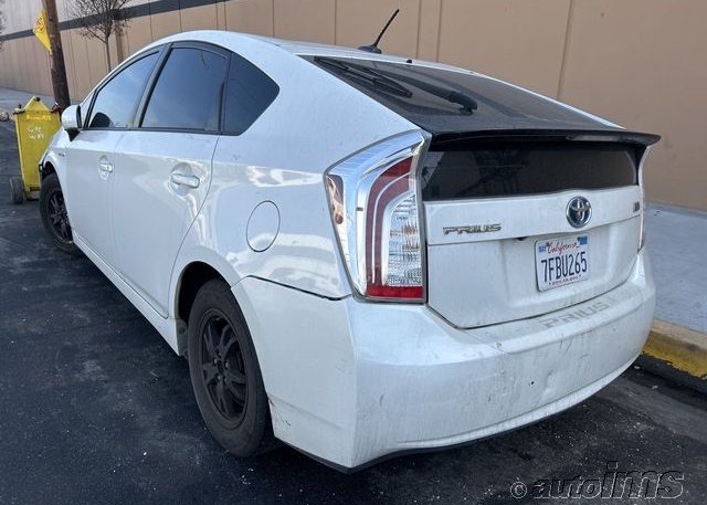 isb717732731-2014-toyota-prius_20