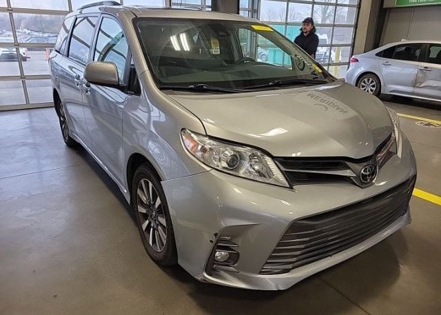 isb733425372-2018-toyota-sienna_27