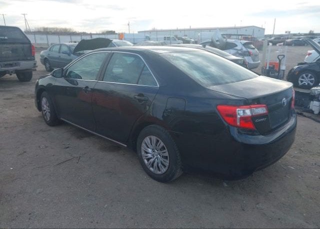 isb769060331-2013-toyota-camry_3