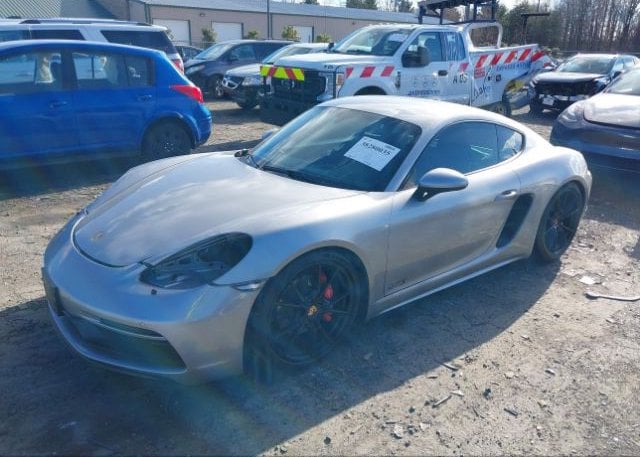 isb769202433-2018-porsche-718-cayman_2