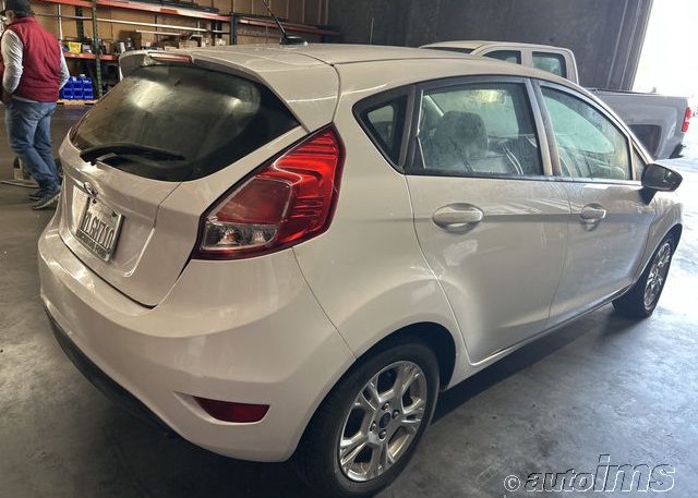 isb836650153-2015-ford-fiesta_10