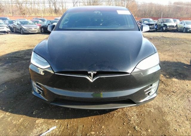 isb878559953-2018-tesla-model-x_12