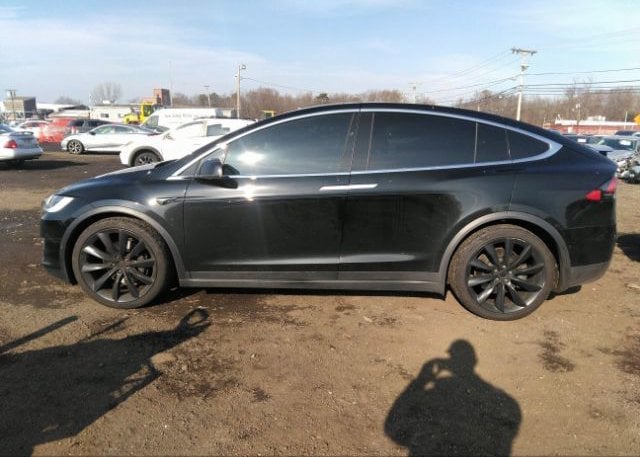 isb878559953-2018-tesla-model-x_14