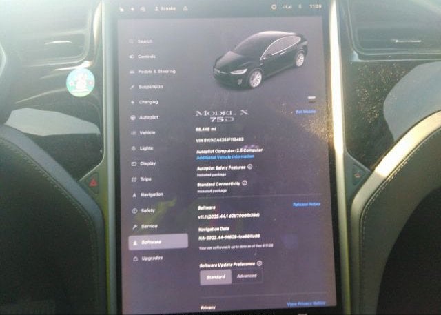 isb878559953-2018-tesla-model-x_18