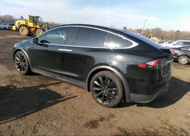 isb878559953-2018-tesla-model-x_3