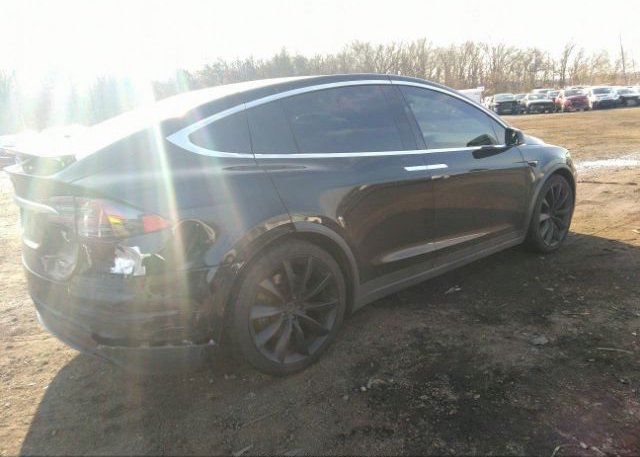 isb878559953-2018-tesla-model-x_4