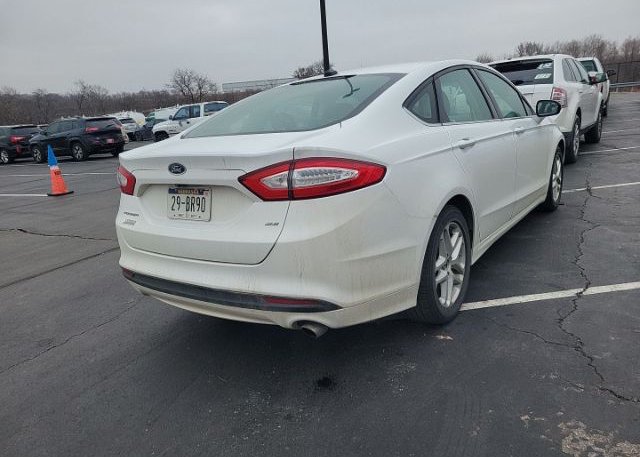 isb889352675-2016-ford-fusion_14