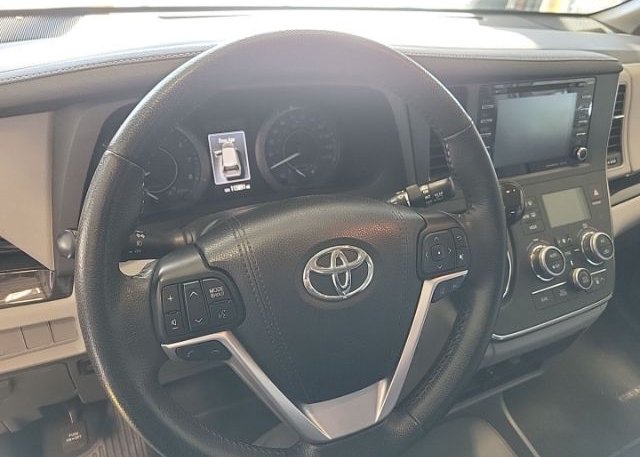 isb892096916-2019-toyota-sienna_17