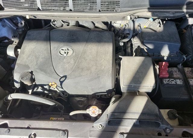 isb892096916-2019-toyota-sienna_9