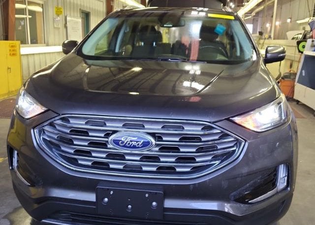 isb924985402-2019-ford-edge_21