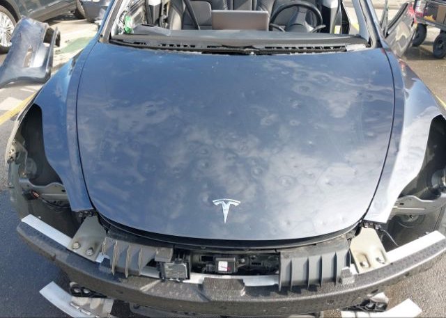 isb925850186-2018-tesla-model-3_6