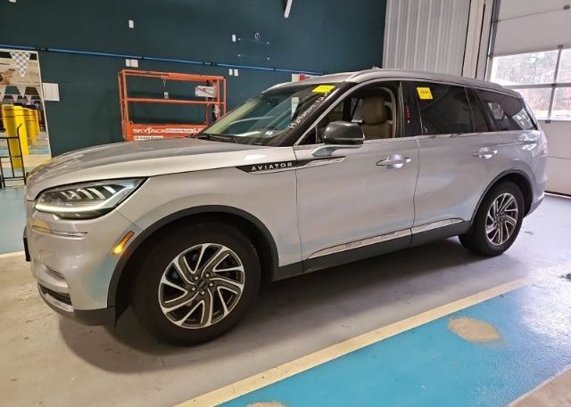 isb927568822-2020-lincoln-aviator_11