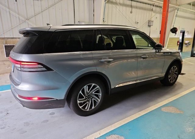 isb927568822-2020-lincoln-aviator_4