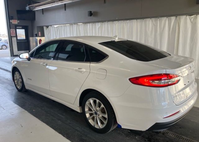 isb980541859-2019-ford-fusion-hybrid_9