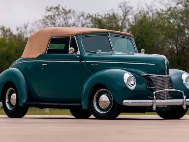 1940 Ford Deluxe Convertible Turbo 350 automatic transmission for Sale
</span>