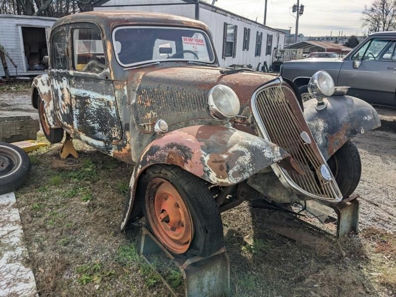 1953 Citroen Traction Avant Saloon for Sale