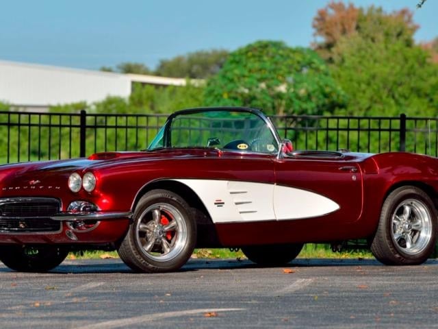 1961 Chevrolet Corvette Convertible 350 CI Candy Apple Red Color for Sale
</span>