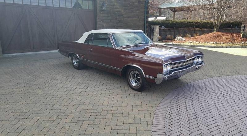 1965 Oldsmobile 442 Burgundy and White convertible for Sale
</span>