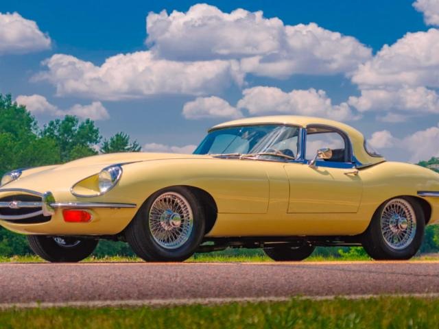 1970 Jaguar E-Type Convertible 24-valve straight six-cylinder engine for Sale
</span>
