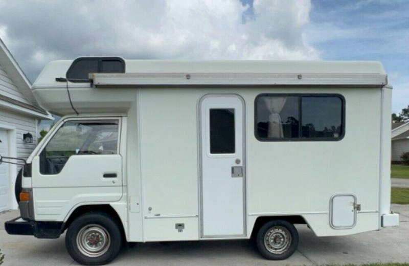 1990 Toyota Hiace Camper Rv Van 2.5l 37,000 Miles Diesel for Sale
</span>