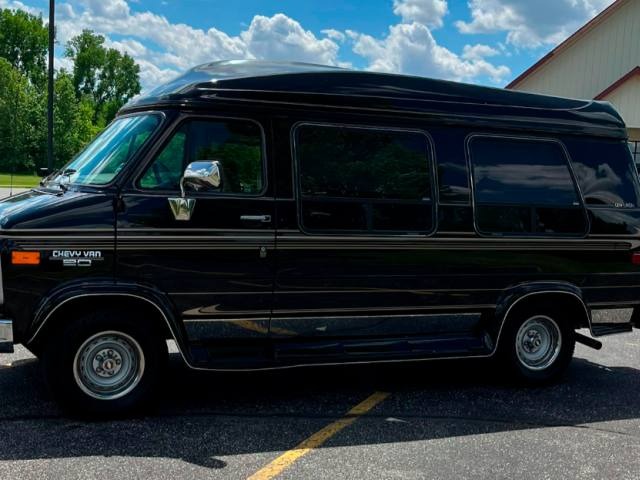 1995 Chevrolet G20 Centurion Van 5.7L/350 HP V-8 engine for Sale
</span>