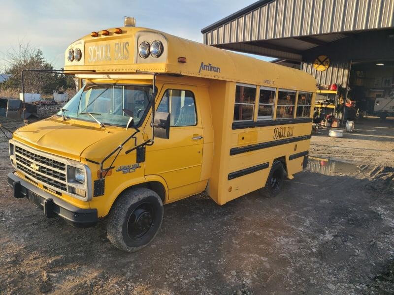 1995 Chevy v30 Short bus van 15 passenger handicap TEXAS NO for Sale
</span>
