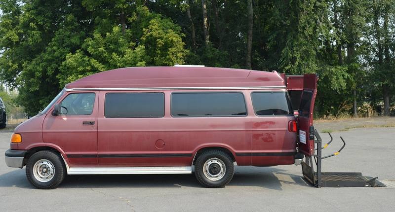 1999 Dodge Ram B3500 Handycap Van with Wheelchair Lift for Sale
</span>