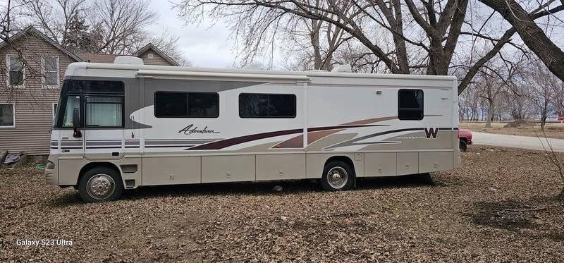 2004 Winnebago Adventurer 35U 35ft for Sale