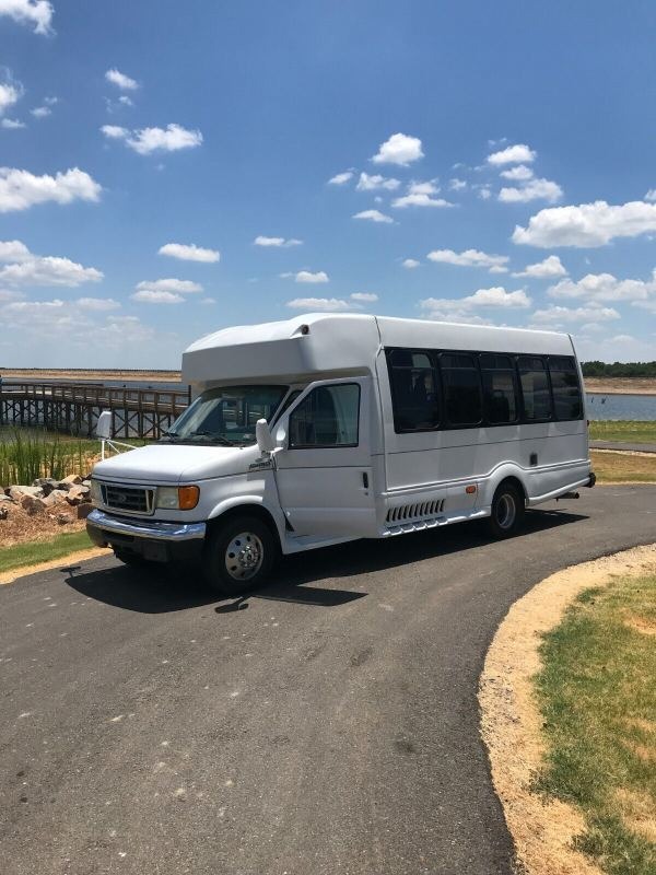 2006 Ford E-Series Van 2006 Ford E450 Cutaway 16 passenger for Sale
</span>