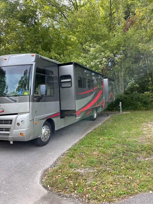 2011 Winnebago Sightseer 36V 37ft for Sale
