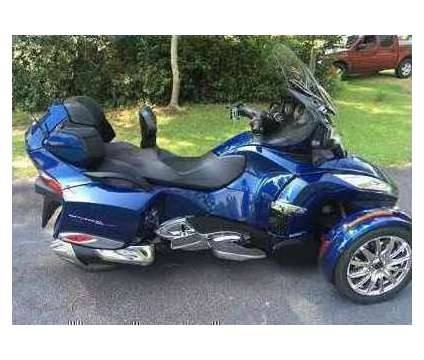 2017 Can Am Spyder RT SE6 Limited Blue Low Miles Trike for Sale
</span>