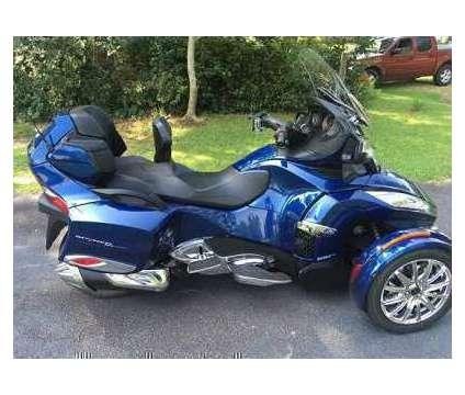2017 Can Am Spyder RT SE6 Limited Blue Low Miles Trike for Sale
</span>