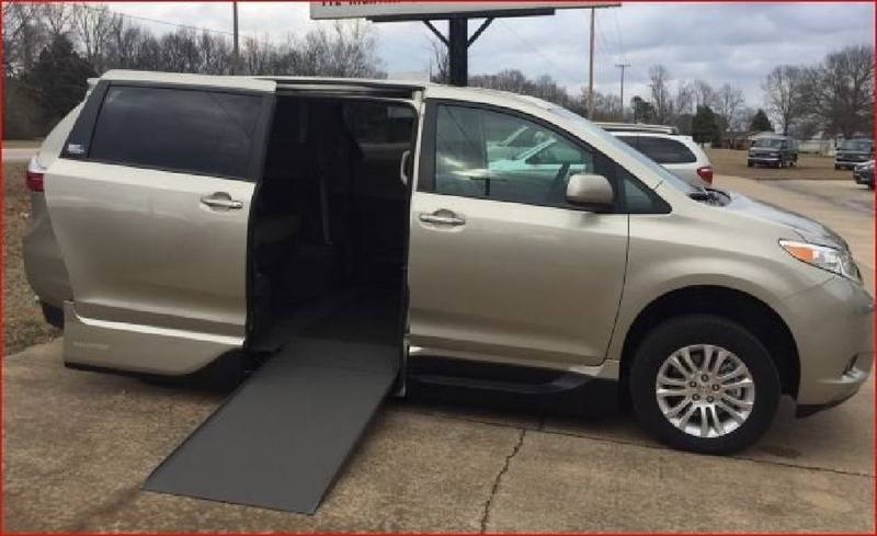 2017 Toyota Sienna XLE Wheelchair Handicap Mobility Van ‘11k’ Miles for Sale
</span>