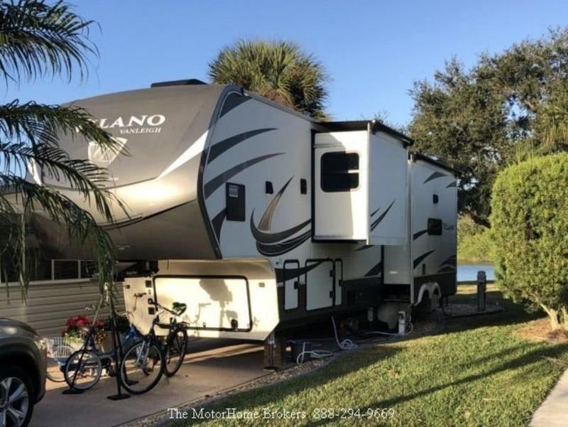 2020 Vanleigh Vilano 369FB Bath & Half for Sale