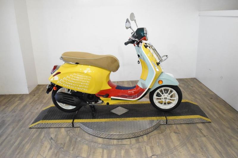 2021 Vespa Primavera Sean Wotherspoon 150 for Sale
</span>
