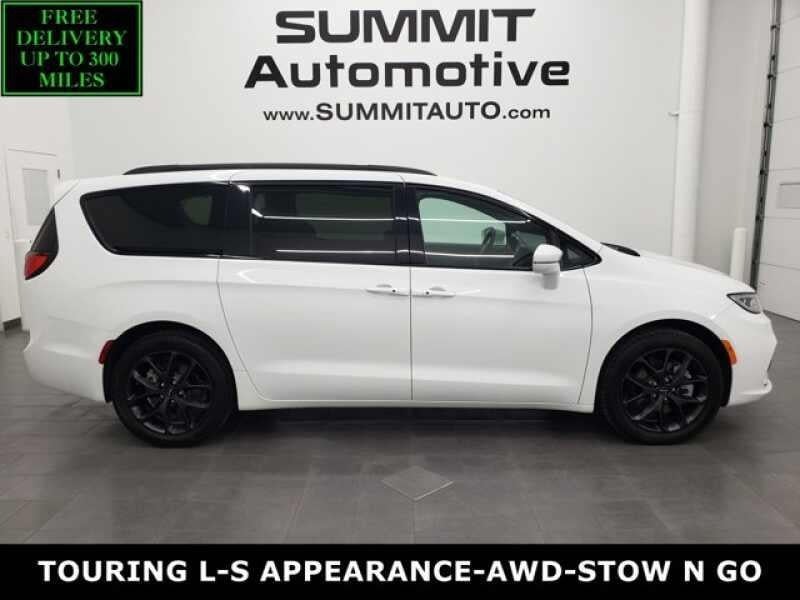 2022 Chrysler Pacifica White, 28K miles for Sale