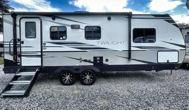 2022 Cruiser RV Twilight Signature 2100 25ft for Sale