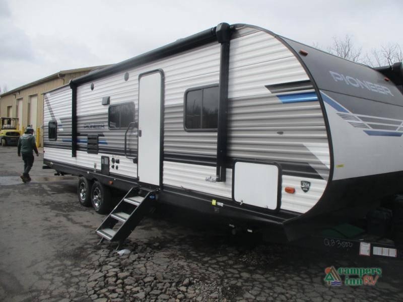 2022 Fleetwood Pioneer 300QB 35ft for Sale