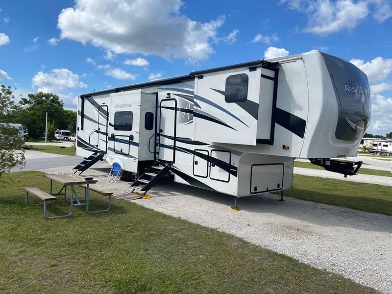 2022 Forest River Riverstone 391FSK 41ft for Sale