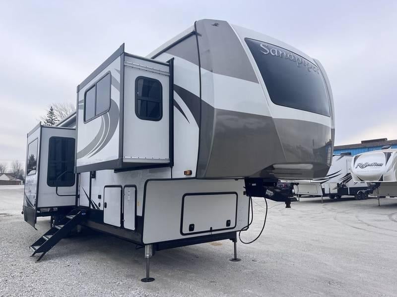 2022 Forest River Sandpiper Luxury 391FLRB 39ft for Sale