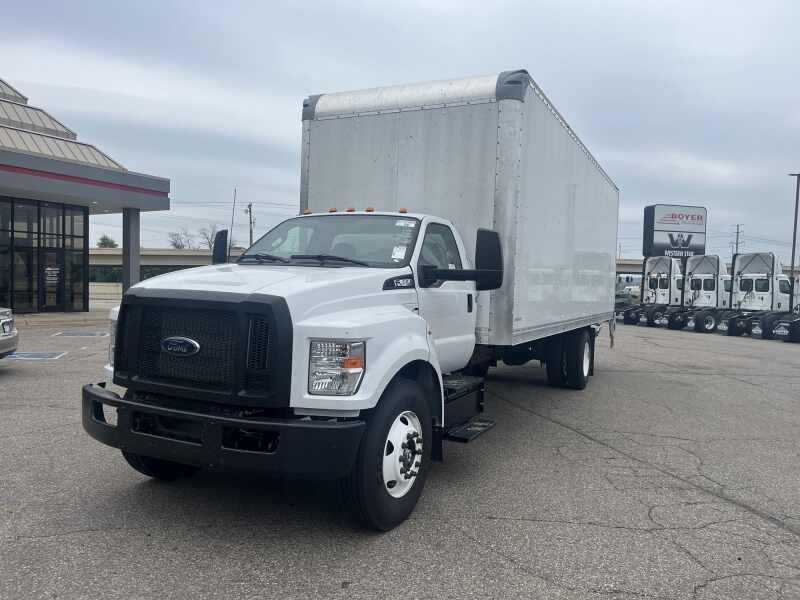 2023 White, 2467 miles for Sale